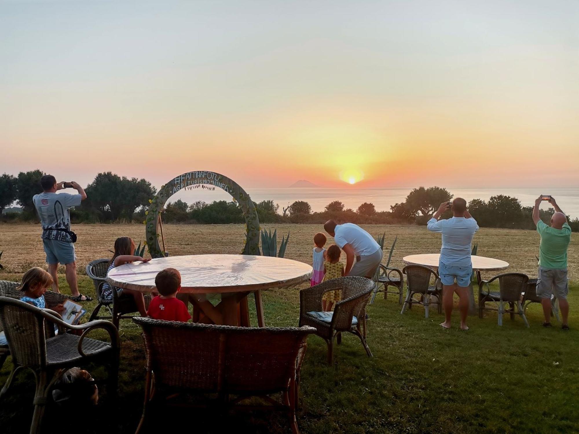 Agriturismo Ninea Рикади Экстерьер фото