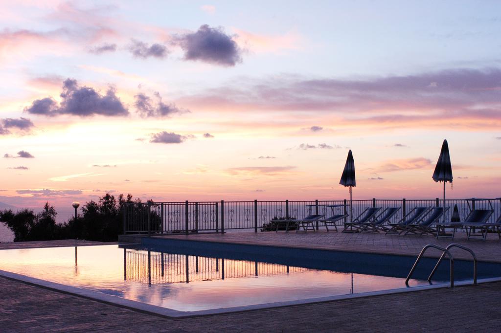 Agriturismo Ninea Рикади Экстерьер фото